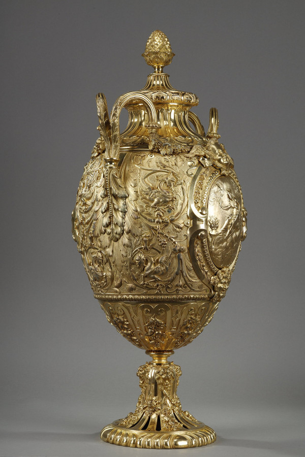Exceptionnel Vase couvert de forme ovoïde en bronze doré 