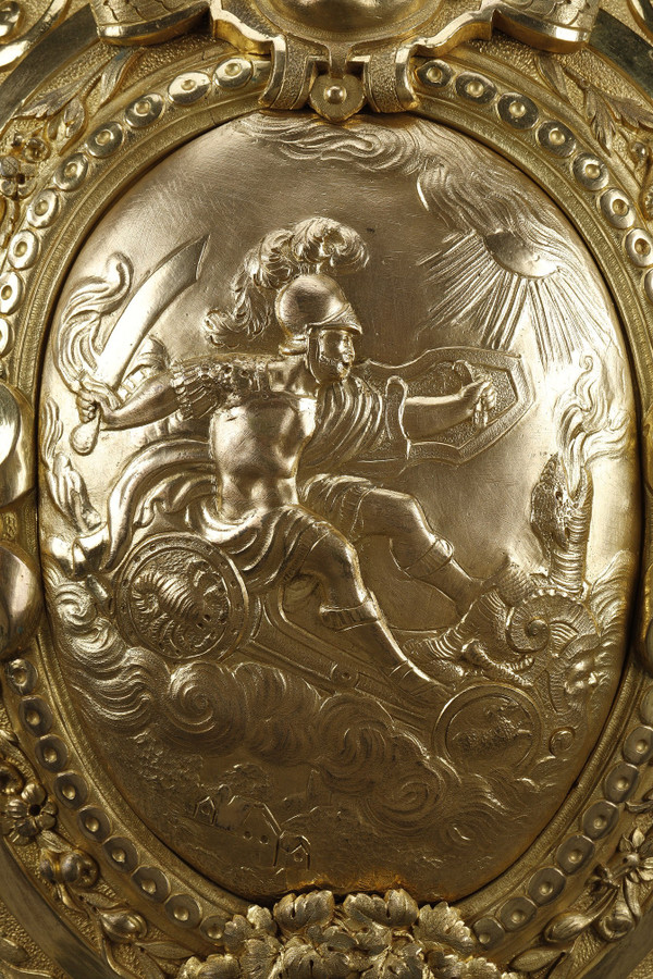 Exceptionnel Vase couvert de forme ovoïde en bronze doré 