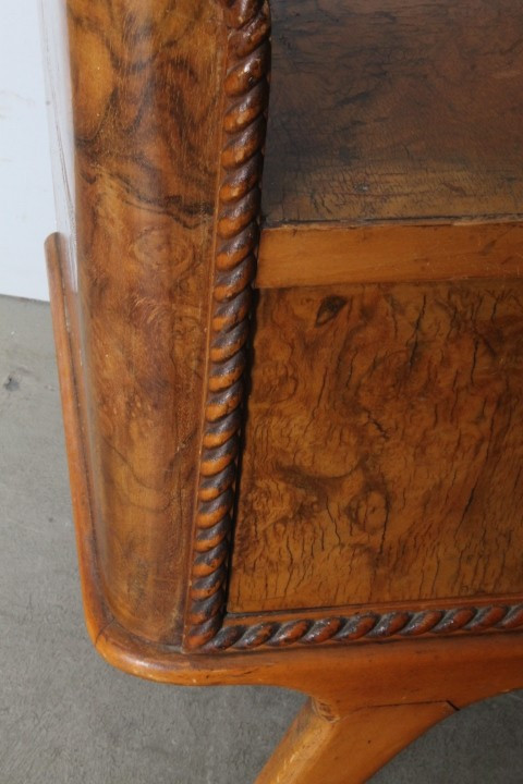 Antica Coppia comodini 1945 art deco noce. Milano . Top in vetro . Mis 70 x 33 x h 62 