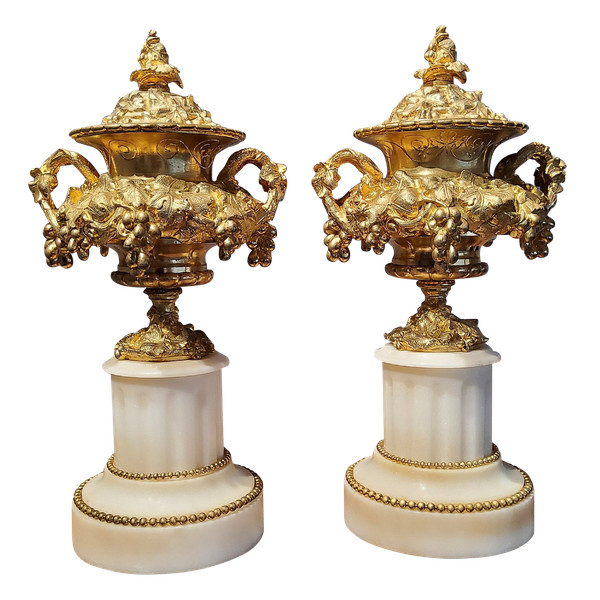 Pair of Cassolette Vases in Gilded Ciselated Bronzes with Pampers and Vines 19th century