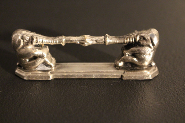  Animal knife holder