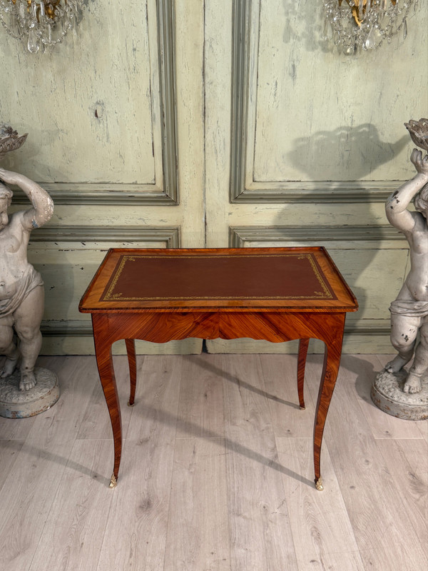 Scrivania da donna in palissandro di epoca Luigi XV, 1750 circa