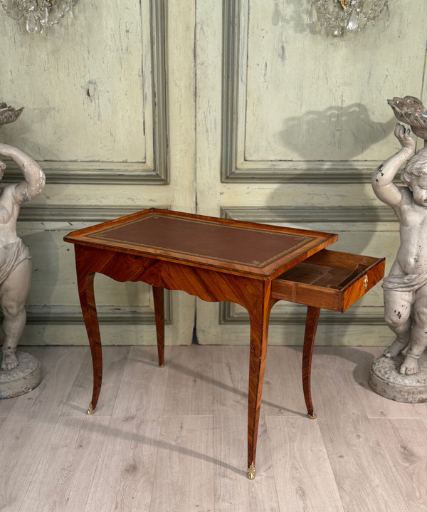 Scrivania da donna in palissandro di epoca Luigi XV, 1750 circa