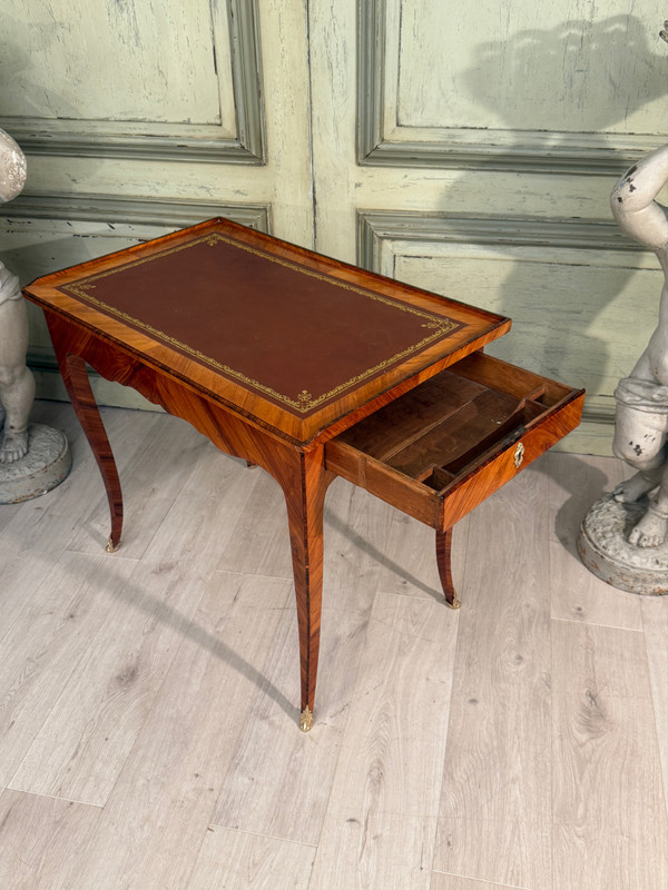 Scrivania da donna in palissandro di epoca Luigi XV, 1750 circa