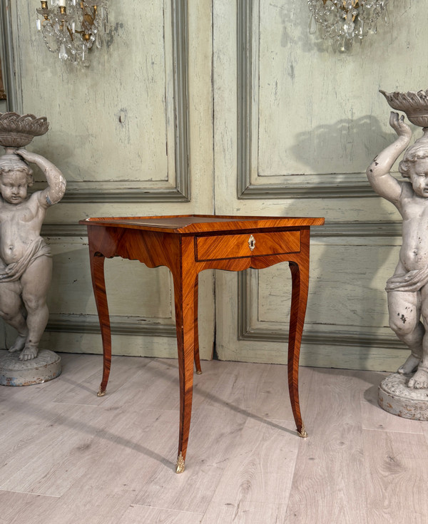 Scrivania da donna in palissandro di epoca Luigi XV, 1750 circa