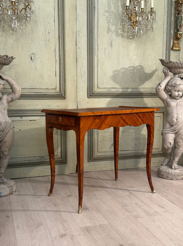 Scrivania da donna in palissandro di epoca Luigi XV, 1750 circa