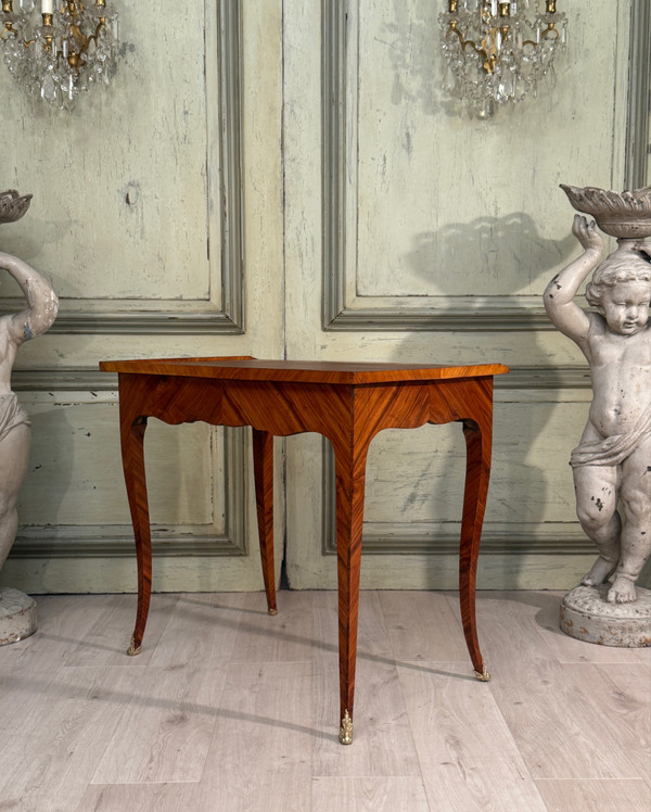 Scrivania da donna in palissandro di epoca Luigi XV, 1750 circa
