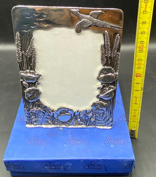 SILVER METAL FRAME