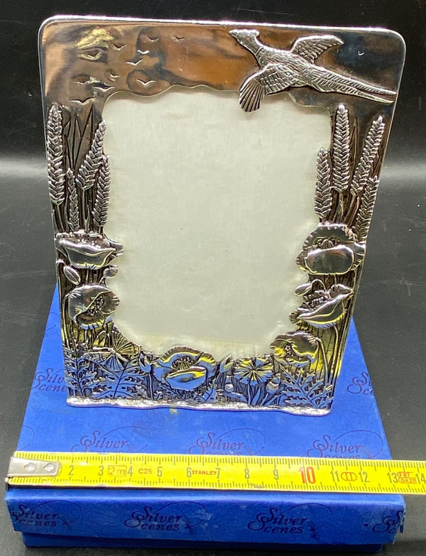 SILVER METAL FRAME