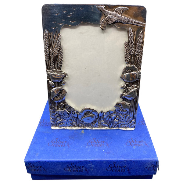 SILVER METAL FRAME