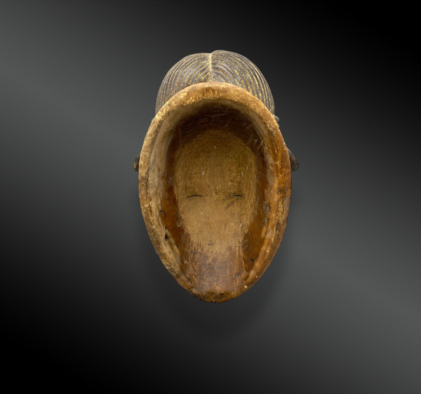 Masque anthropomorphe Okuyi Culture Punu, Sud du Gabon