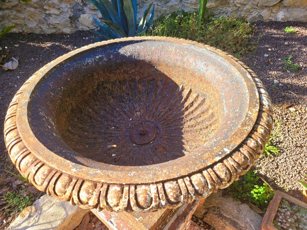 Suite De 4 grands Vases De Jardin En Fonte Sur Socle En Terre-cuite, XIXème Siècle