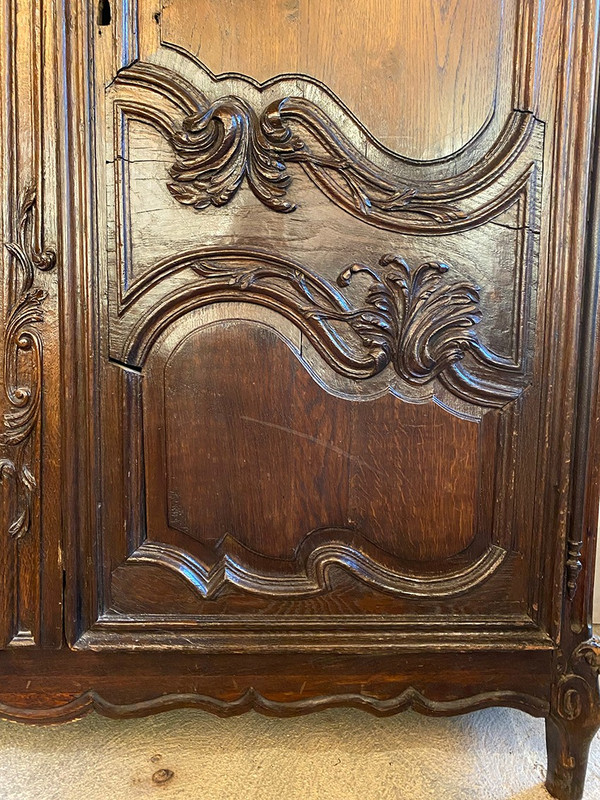 Mobile in rovere intagliato e decorato con foglie e fiori, fine XVIII secolo