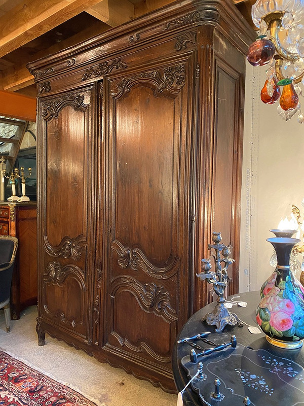 Mobile in rovere intagliato e decorato con foglie e fiori, fine XVIII secolo