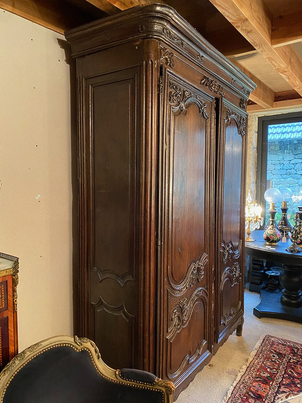 Mobile in rovere intagliato e decorato con foglie e fiori, fine XVIII secolo