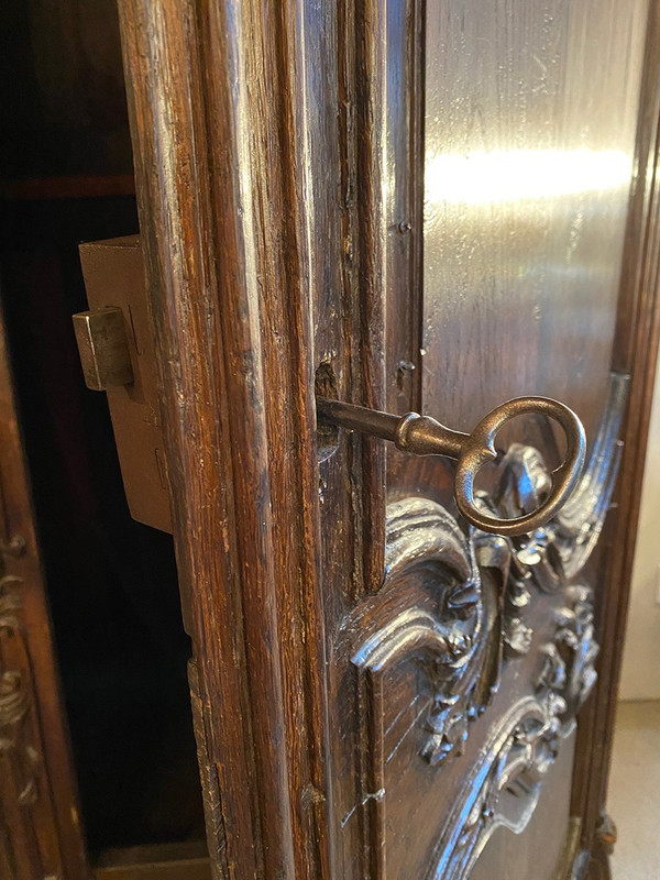 Mobile in rovere intagliato e decorato con foglie e fiori, fine XVIII secolo