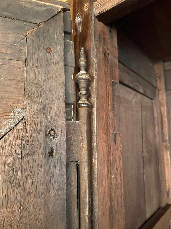 Mobile in rovere intagliato e decorato con foglie e fiori, fine XVIII secolo