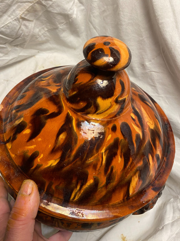 beautiful late 18th century tureen in marbled glazed earthenware, Louis XV style, ochre & brown, Provençal