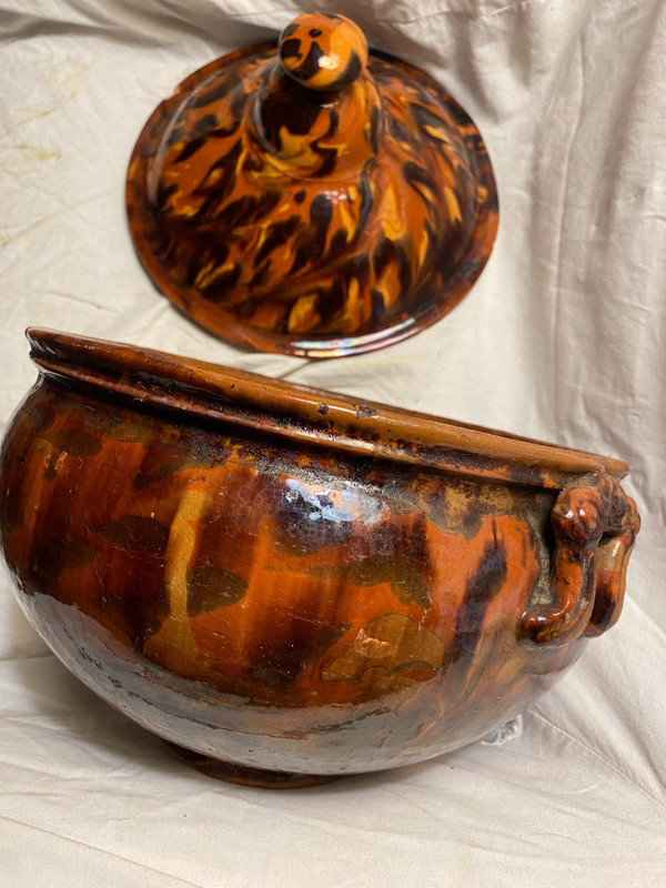 beautiful late 18th century tureen in marbled glazed earthenware, Louis XV style, ochre & brown, Provençal