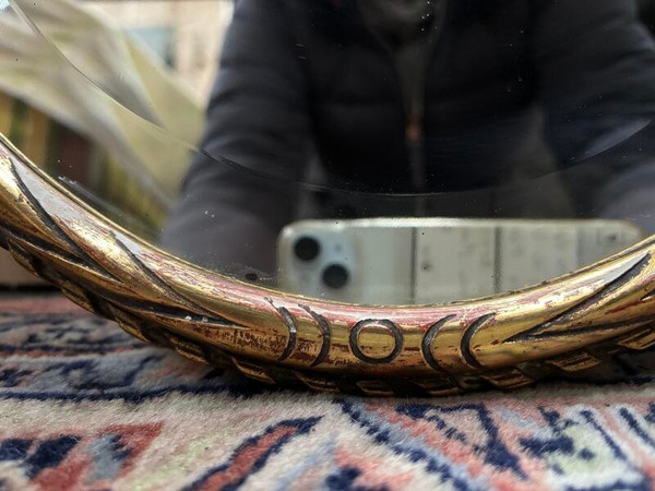 Oval mirror in gilded wood
