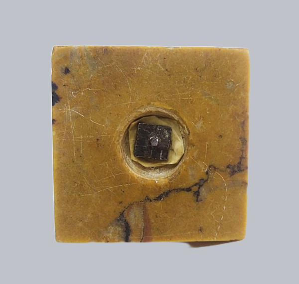 Stivale porta fiammiferi con scultura in bronzo delle Sette Leghe 