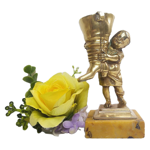 Stivale porta fiammiferi con scultura in bronzo delle Sette Leghe 