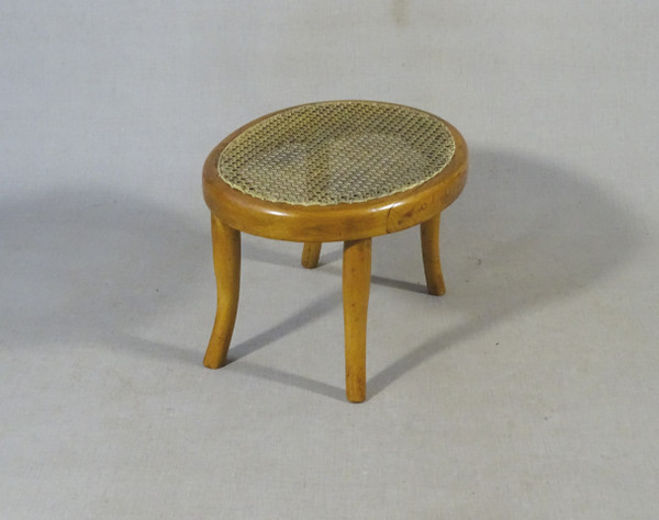 Caned foot stool, 1910 by Mundus, no Thonet- FUßSCHEMEL Père La chaise C