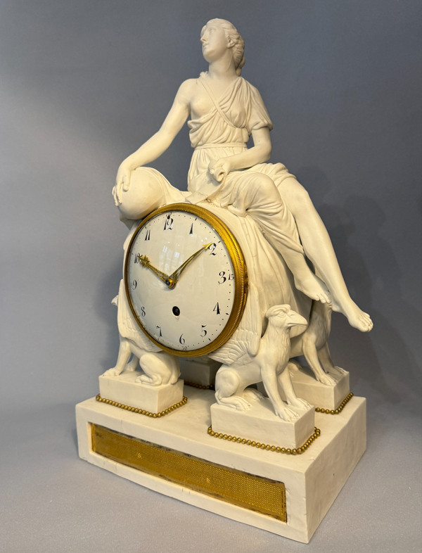 Allegorische Louis XVI-Uhr aus Biskuit „Uranie“ aus der Zeit des 18. Jahrhunderts 