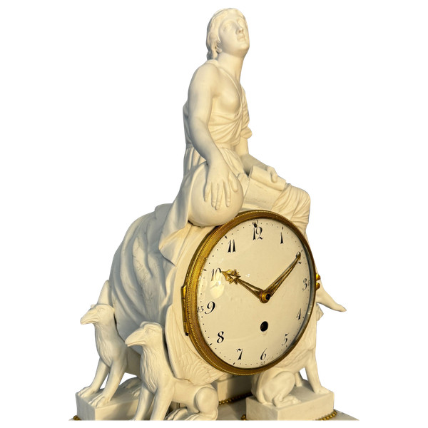 Allegorische Louis XVI-Uhr aus Biskuit „Uranie“ aus der Zeit des 18. Jahrhunderts 