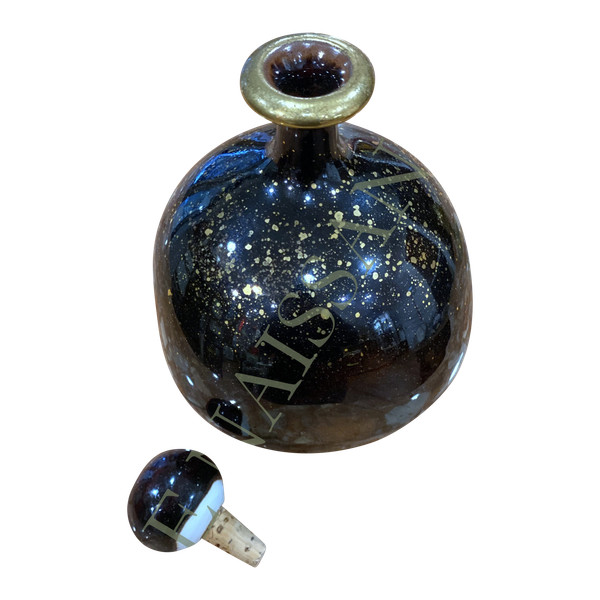 Emaillierte weiße Steinzeugflasche.