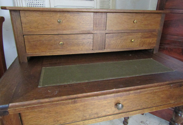Petit Bureau