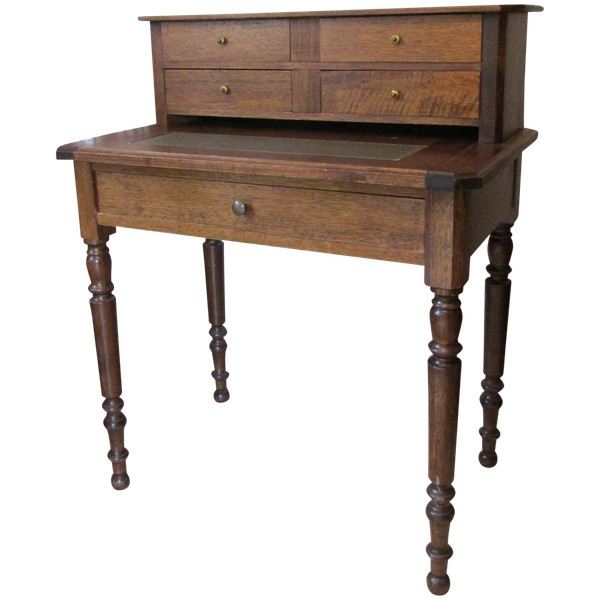 Petit Bureau