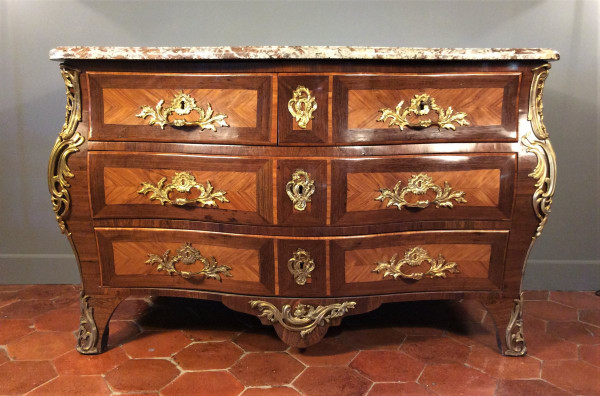 REMISE DE 25% -  Estampillée  BOUDIN - Commode Tombeau Galbée  - Epoque Louis XV