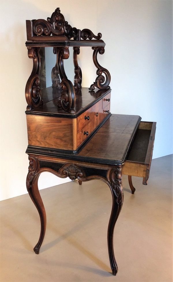 25? REMISE - Bureau à Gradins En Noyer  - Epoque Fin 19ème