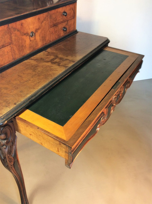 25? REMISE - Bureau à Gradins En Noyer  - Epoque Fin 19ème