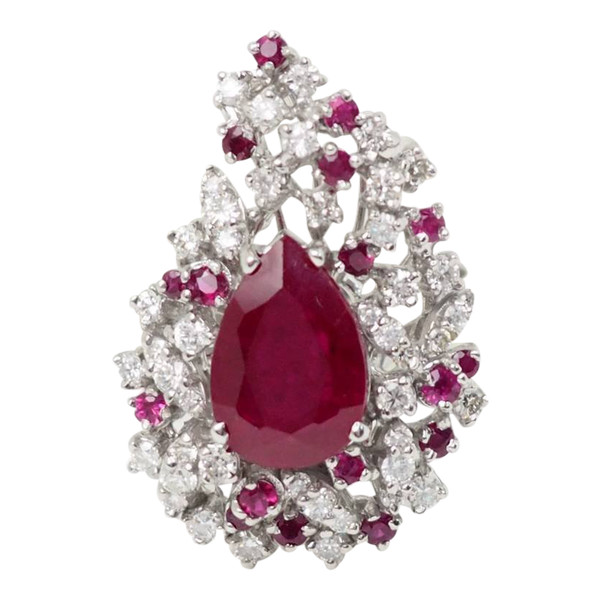 Anello cocktail in oro bianco, rubini e diamanti