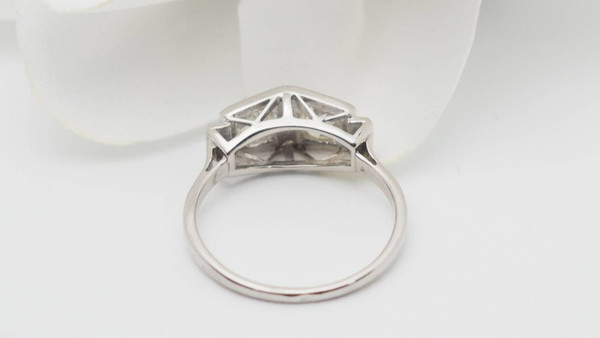 Anello Art Déco in oro bianco e platino, diamanti