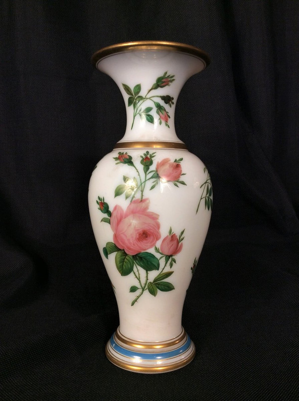 Rabatt von 25 % bis 30.11 – Balustervase aus halbopalem Kristall – Baccarat um 1840