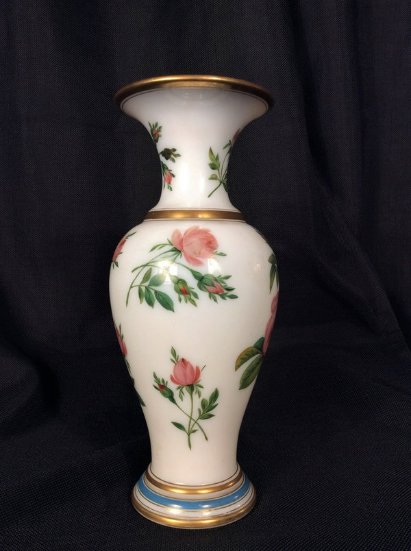 Rabatt von 25 % bis 30.11 – Balustervase aus halbopalem Kristall – Baccarat um 1840