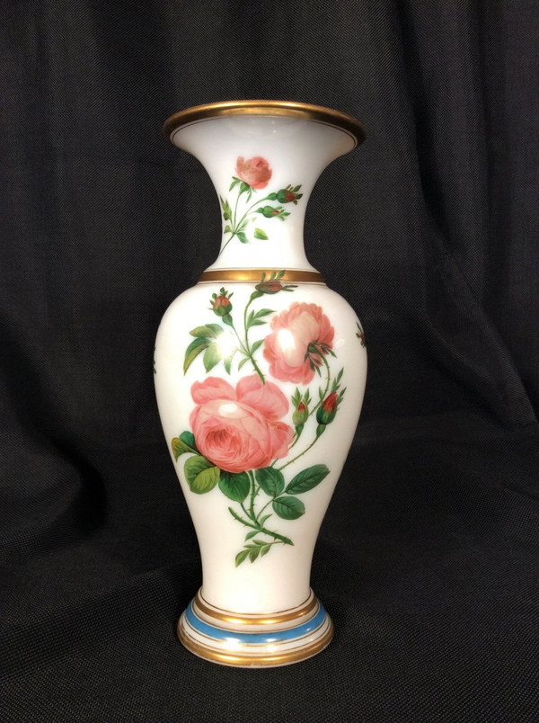 Rabatt von 25 % bis 30.11 – Balustervase aus halbopalem Kristall – Baccarat um 1840