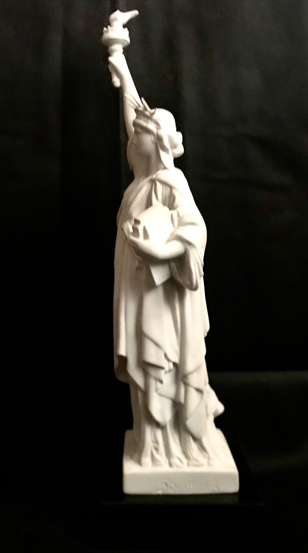 LIBERTÉ CHÉRIE / LA LIBERTÉ ÉCLAIRANT LE MONDE / LIBERTY ENLIGHTENING THE WORLD/ en biscuit 