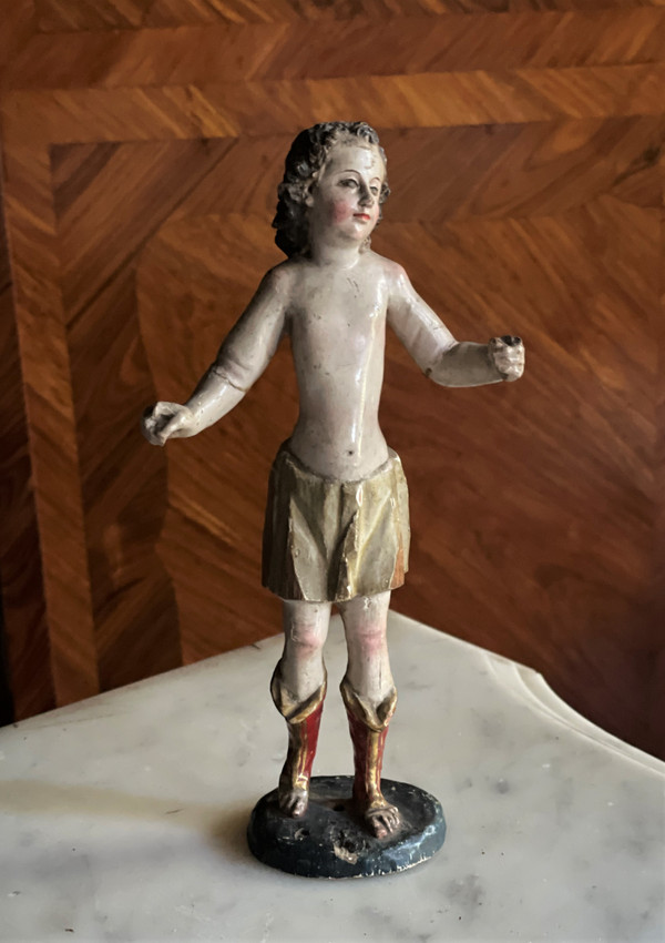 Fein geschnitzter und polychromierter Holzengel aus dem 17. Jahrhundert in Italien