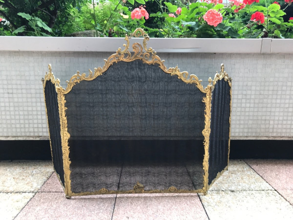 Beau pare feu de cheminée ancien en bronze doré d'époque 19 ème 