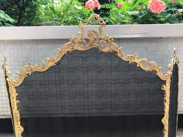 Beau pare feu de cheminée ancien en bronze doré d'époque 19 ème 