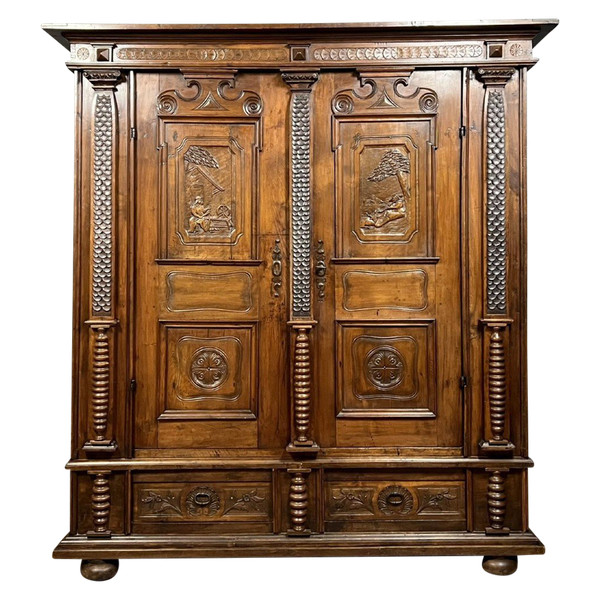 17th century RHENAN work for: Molded and richly carved wooden cabinet with column decoration