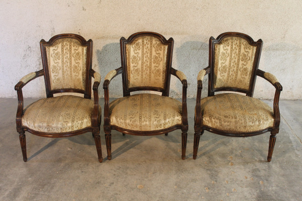 3 Poltrone Luigi XVI in faggio intagliato e modanato, fine XVIII secolo