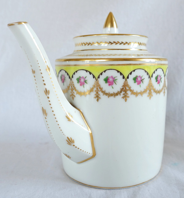 Manufacture Nast: teapot in Paris porcelain gilded with gold - Empire period - signed
