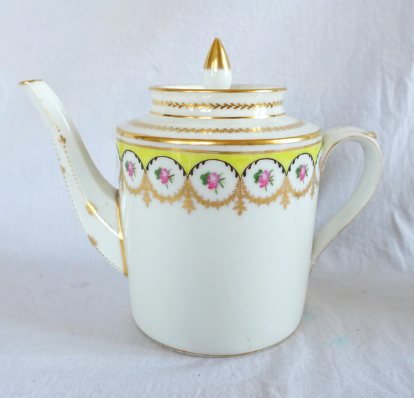 Manufacture Nast: teapot in Paris porcelain gilded with gold - Empire period - signed