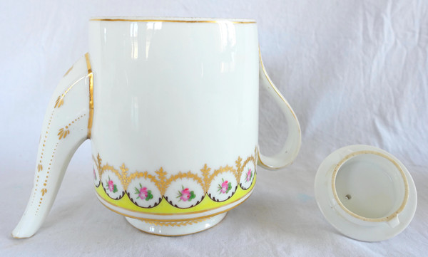 Manufacture Nast: teapot in Paris porcelain gilded with gold - Empire period - signed