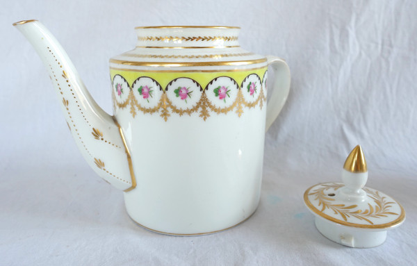 Manufacture Nast: teapot in Paris porcelain gilded with gold - Empire period - signed